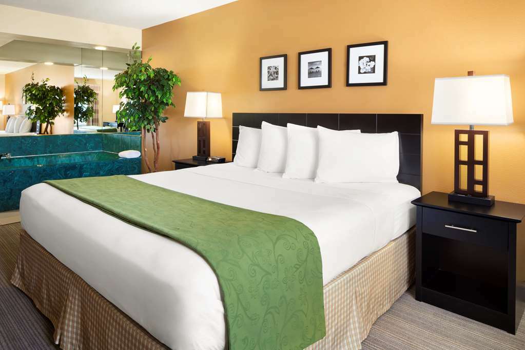 Country Inn & Suites By Radisson Kenosha - Pleasant Prairie Room photo